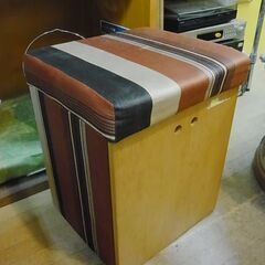 セール中につき、通常特価2,178円より半額の1,089円!　昭和レトロ　スツール　角型　鏡台椅子　ドレッサーチェア　収納付き　椅子　レトロポップの画像