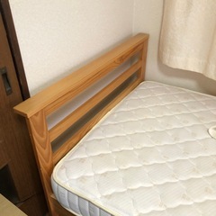 木製シングルベッド