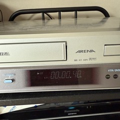 東芝ビデオデッキ（DVDは故障中）の画像