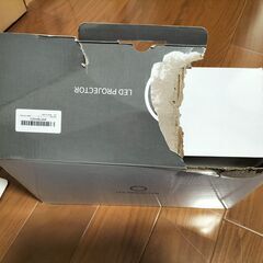 【2022年製】Amazonで約9000円で購入したプロジェクターの画像