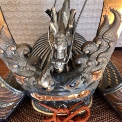 鉄製兜　置物  
の画像