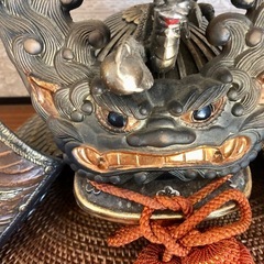 鉄製兜　置物  
の画像