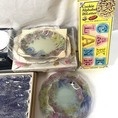 【G895】食器/おまとめ/洋食器/ガラス皿/プレート/カップ/グラス/カトラリー/ティーセット/クッキー型などの画像