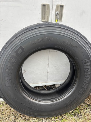 BRIDGESTONE 275/80R22.5タイヤ 2本セット