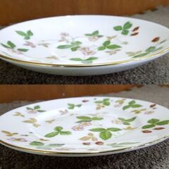 ① WEDGWOOD WILD STRAWBERRY ボーンチャイナ カップ＆ソーサー 2客 小皿2枚 計6点セット 金彩 洋食器 ウエッジウッド 札幌市 新道東店の画像