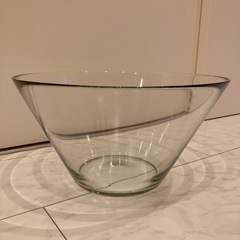 IKEAのトレーとガラス容器の画像