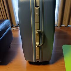 American Tourister スーツケースの画像