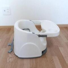 インジェニュイティ　ベビーチェア　赤ちゃん椅子　お食事テーブル　取外しテーブル付き！　白　ホワイトカラー　バンボもあります✨️の画像