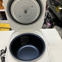 I2503-460 アイリスオーヤマ マイコンジャー炊飯器 RC-ME30-W 2021年製 通電確認済み 3合炊き キズ汚れ有りの画像