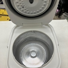 I2503-460 アイリスオーヤマ マイコンジャー炊飯器 RC-ME30-W 2021年製 通電確認済み 3合炊き キズ汚れ有りの画像