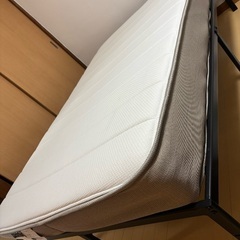 セミダブルベッド