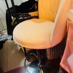 【0円】バーみたいな椅子、白、ベロア