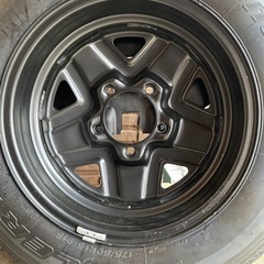 ジムニーjb64スペアタイヤとカバーセット　新車外しの画像
