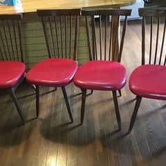 レアな赤い椅子