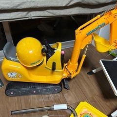 お話中乗って遊べるコマツ　ショベルカーの画像