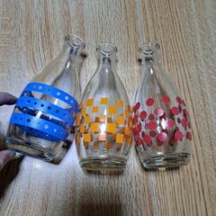 カラフルガラス瓶の画像