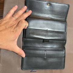 ルイヴィトン　黒　エピ　長財布の画像