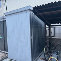 イナバ倉庫　扉グレー色