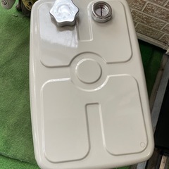FFストーブと灯油タンクのセットの画像