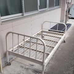 金属製ベッド