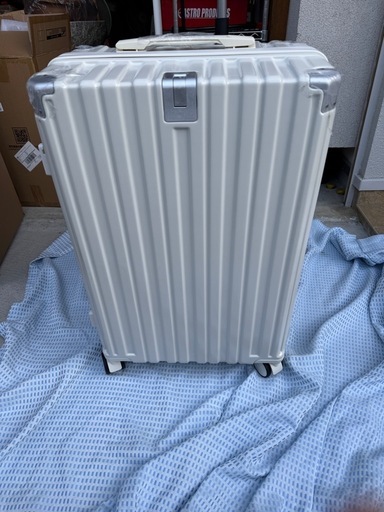 新品未使用スーツケースXLサイズ！人気の白です