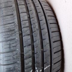 タイヤ　225/40R19 中古2本