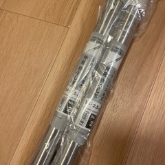 (未使用)ハンガー掛け付き物干し竿2本の画像