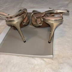 ZARAパンプス37サイズの画像