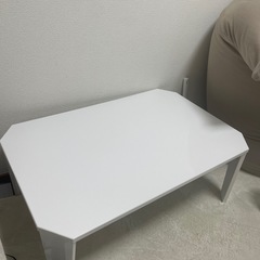 折りたたみテーブルの画像