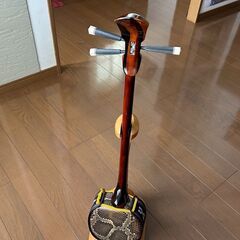 沖縄　三線　カミゲン　ウズラ模様　黒木　真壁型　本皮一枚張り　スンチ塗り　伝統工芸士製作の画像