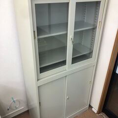 鍵付きスチールキャビネット　幅880×奥400×高さ1760mm