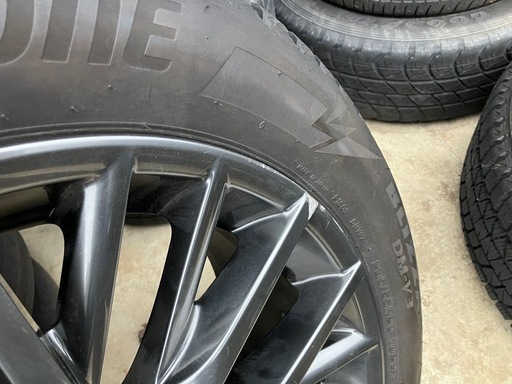 レクサスRX  Fスポーツ純正アルミホイールとスタッドレスタイヤの4本セット