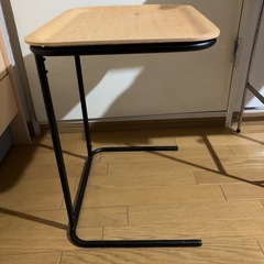 サイドテーブル　アイアン　トレイが外せるテーブルの画像