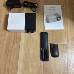  超軽量 小型 ホームプロジェクター1080Pフル HD対応 WiFi/Bluetooth 操作簡単 の画像
