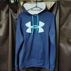 UnderARmourのフーデットパーカー