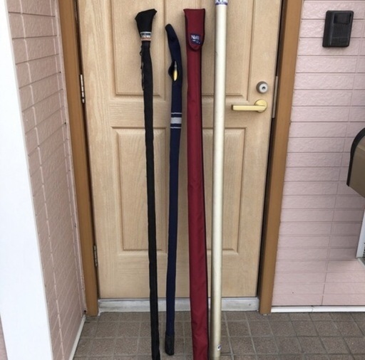 渓流釣りの竿とその他の釣具