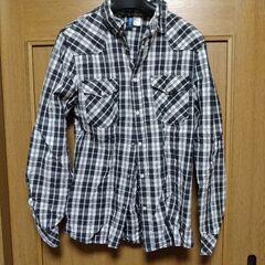 チェックのシャツ　黒色　値下げ