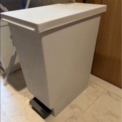 ニトリ　45L ペダルペール　ゴミ箱　薄グレー