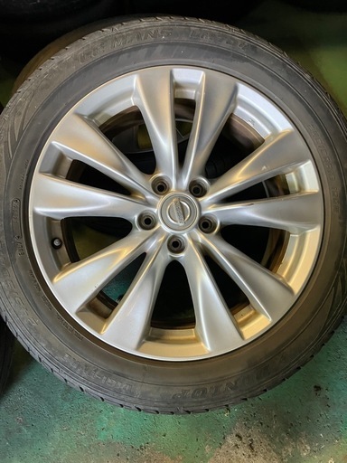 日産純正　　スカイライン18インチホイール
