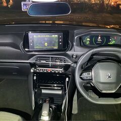プジョー 208 アリュール　ワンオーナー　置くだけ充電　車検1年半　ディーラー保証ありの画像