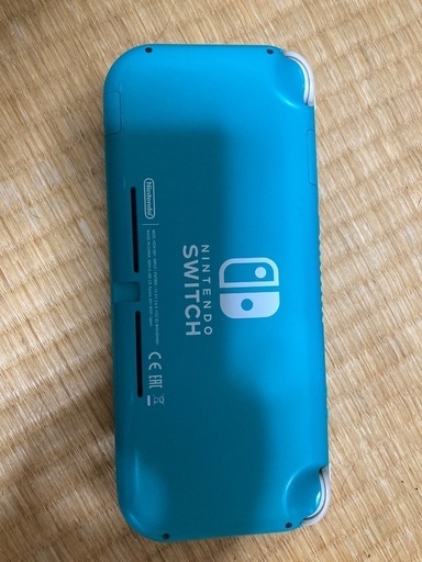 Switchライト、ドラクエ3、コントローラーのセットになります。