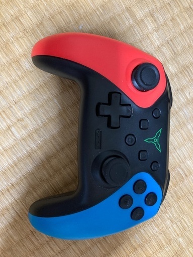 Switchライト、ドラクエ3、コントローラーのセットになります。