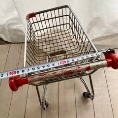 赤ちゃんサイズ買い物カートインテリア　置物　の画像