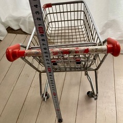 赤ちゃんサイズ買い物カートインテリア　置物　の画像