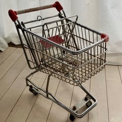 赤ちゃんサイズ買い物カートインテリア　置物　の画像
