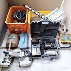 バンドソー.振動ドリル.ドリル.工具.照明.材料