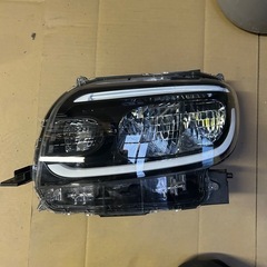 タントLA650ヘッドライト