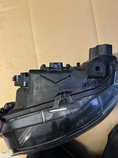 タントLA650ヘッドライト
