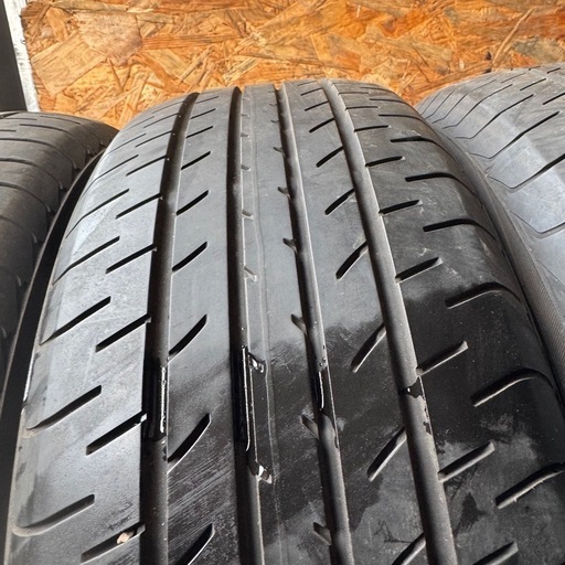 バリ山　YOKOHAMA ヨコハマ　BluEarth E51 225/60R17 夏タイヤ　2015年製　17インチ