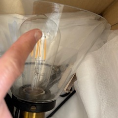 ガラスシェードのペンダント照明の画像